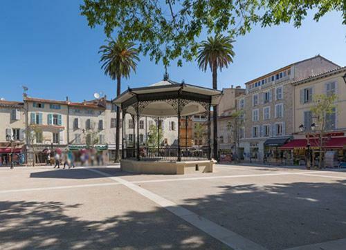 Duplex Fontaine - Appartement Duplex Coeur Vieil Antibes Old City Marche Provencal Eksteriør billede